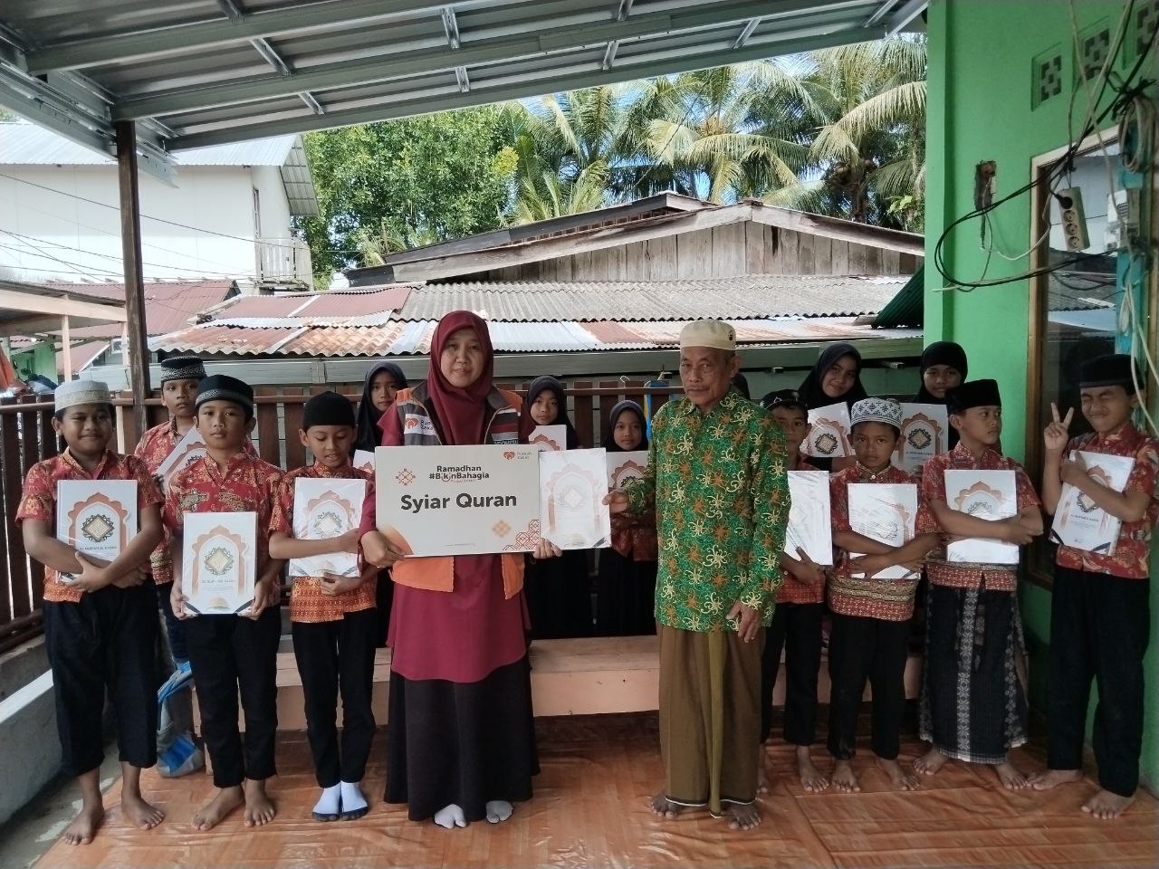 Syiar Quran Rumah Zakat Salurkan 20 Al-Qur’an untuk Santri TPA Al-Hikmah Belajar Ngaji
