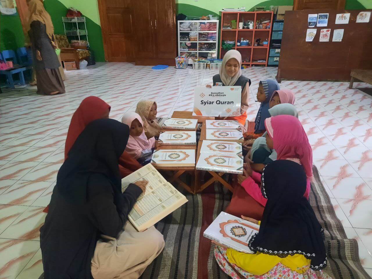 Fasilitasi Dhuafa Mengaji, Rumah Zakat Salurkan 50 Al-Quran di Dusun Gondang Baran