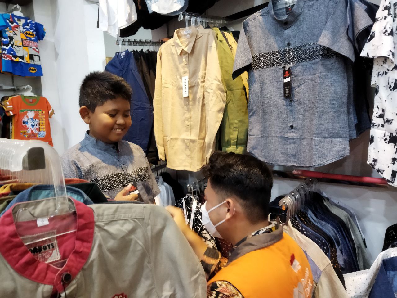 Rumah Zakat Kembalikan Senyum Anak Yatim dengan Baju Lebaran Baru
