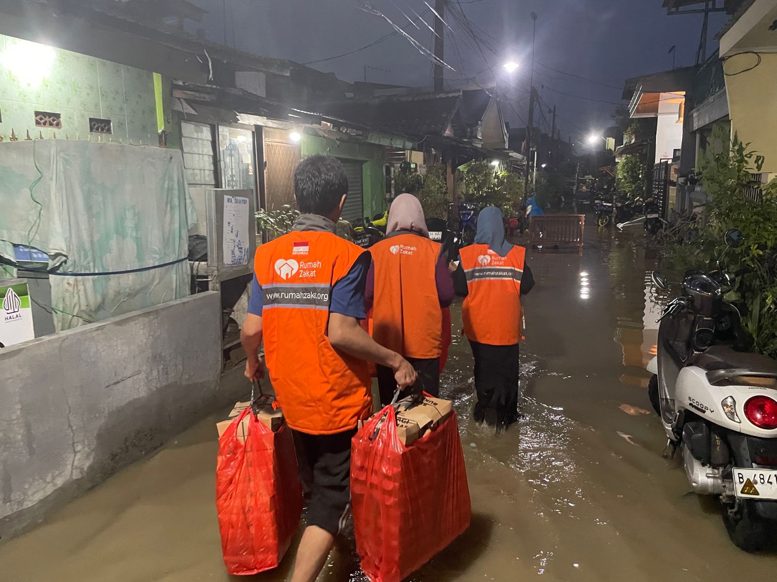 NPC Bersama Rumah Zakat Kembali Salurkan 200 Paket Makanan Siap Saji untuk Berbuka
