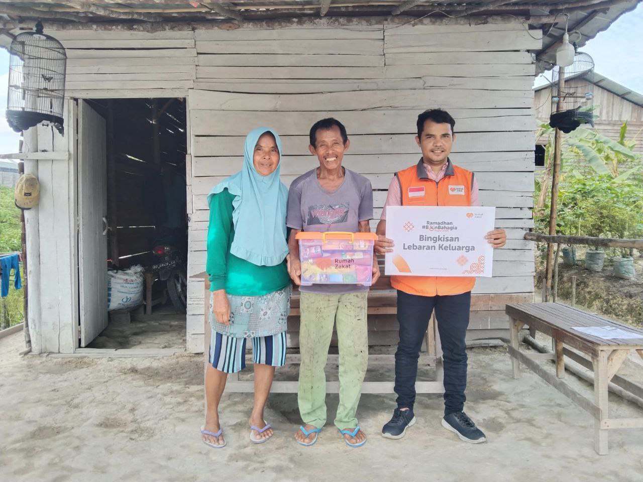 Bingkisan Lebaran Keluarga Rumah Zakat Bantu Ringankan Kebutuhan Dhuafa di Hari Raya