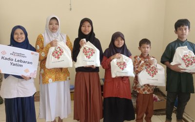 Lewat Kado Lebaran Yatim, Rumah Zakat Berbagi Kebahagiaan dengan Anak Yatim di Semarang