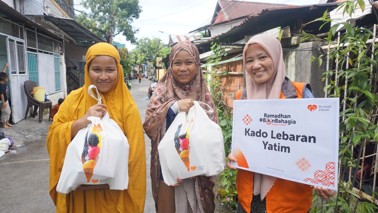 Dapat Paket KLY Rumah Zakat, Anak Yatim Dhuafa Terima Dengan Penuh Syukur