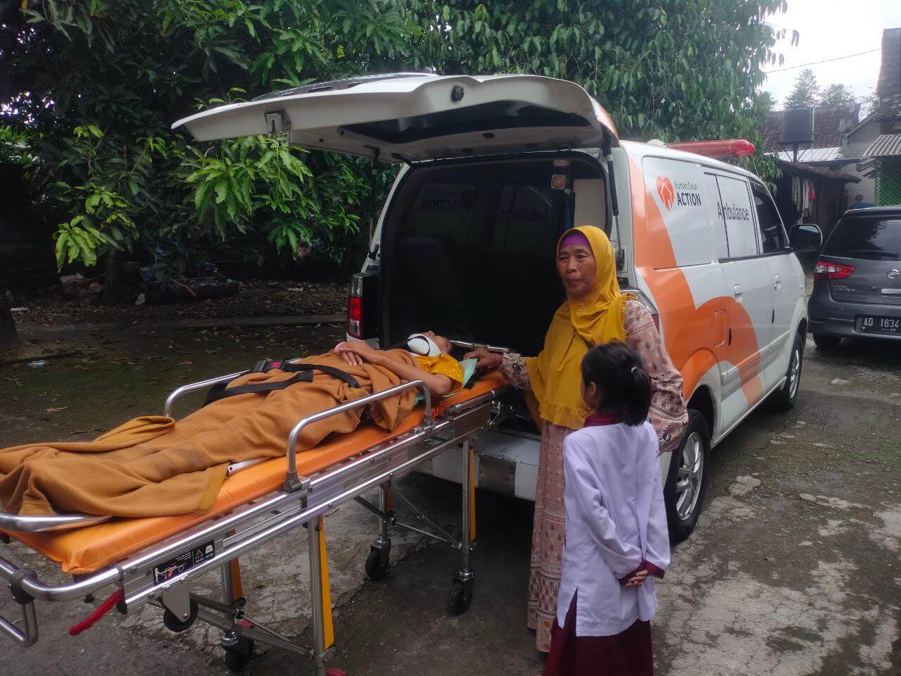 Ambulans Rumah Zakat Sigap Antar Korban Kecelakaan ke Rumah Sakit, Eny Akhirnya Bisa Pulang dengan Selamat
