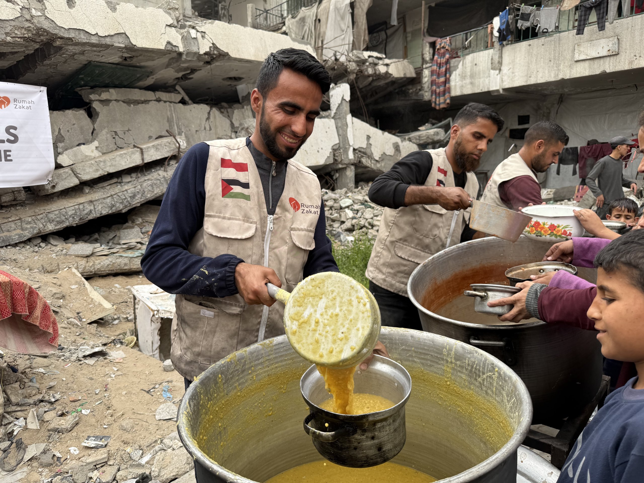 Rumah Zakat Salurkan 5.700 Paket Makanan Hangat di Jalur Gaza, Selama 3 Hari di Pekan Kedua Syawal 1446 H