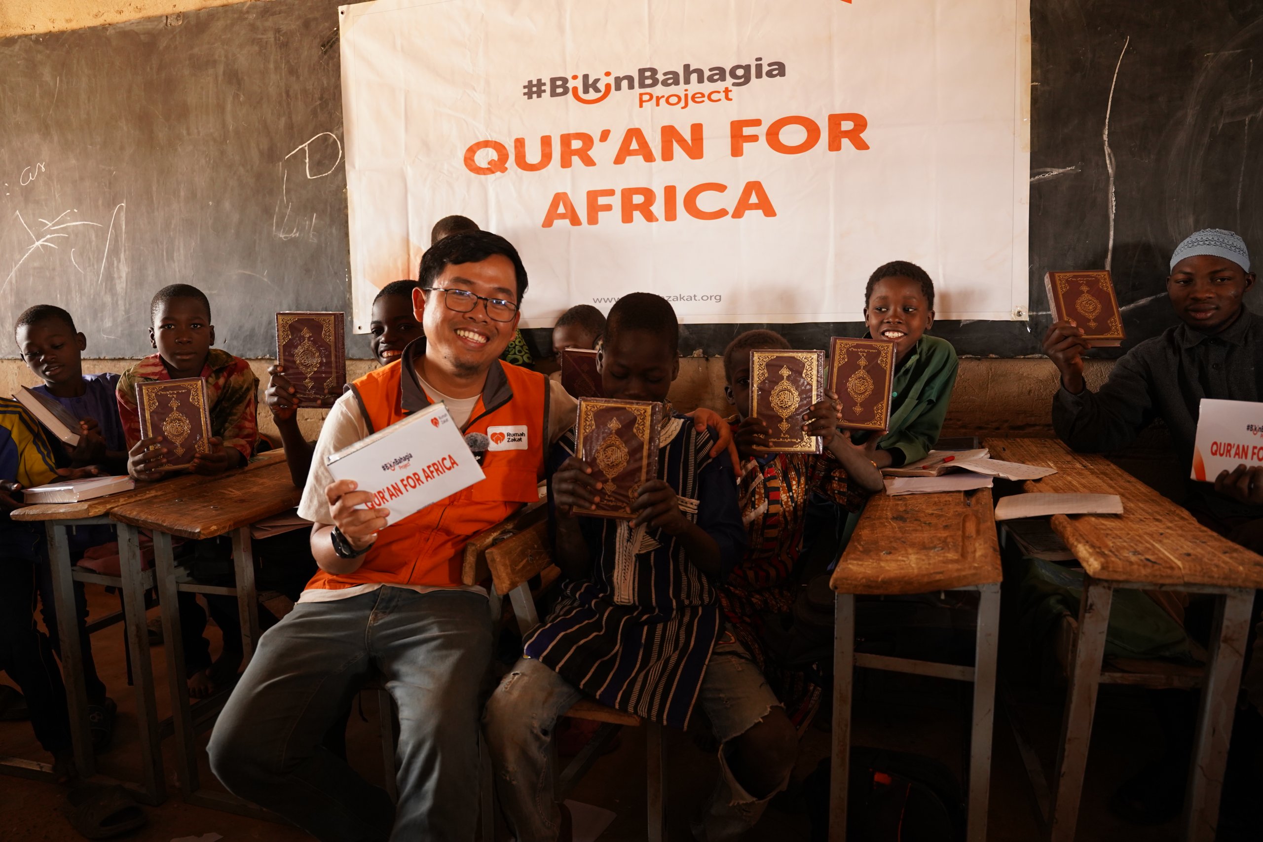 Rumah Zakat Distributed 120 Quran Packages in Burkina…