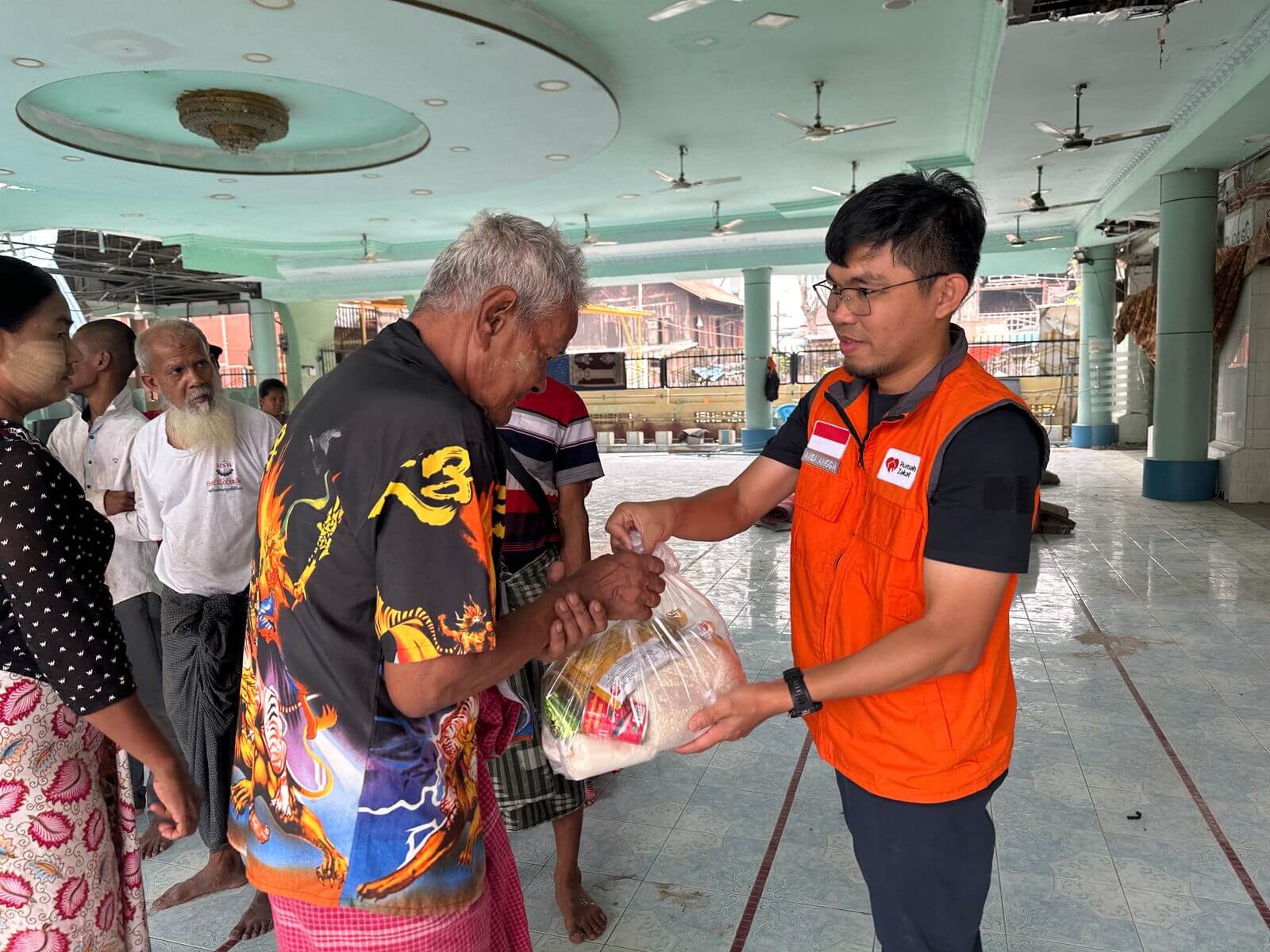 Rumah Zakat Distribusikan 100 Paket Sembako untuk Korban Gempa di Mandalay, Myanmar