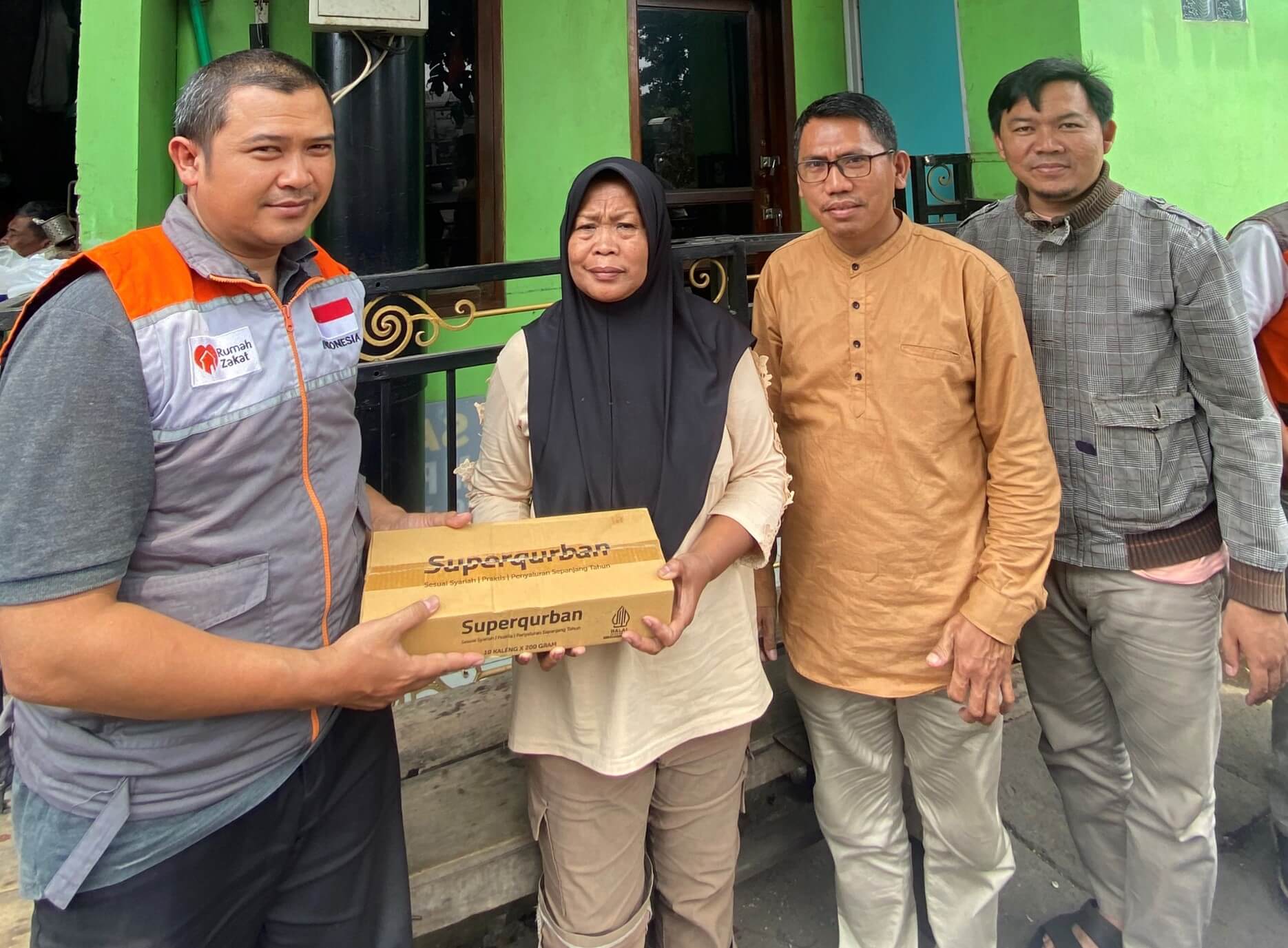 45 Kios dan 3 Rumah Hangus, Rumah Zakat Salurkan Bantuan untuk Korban Kebakaran Sukahaji