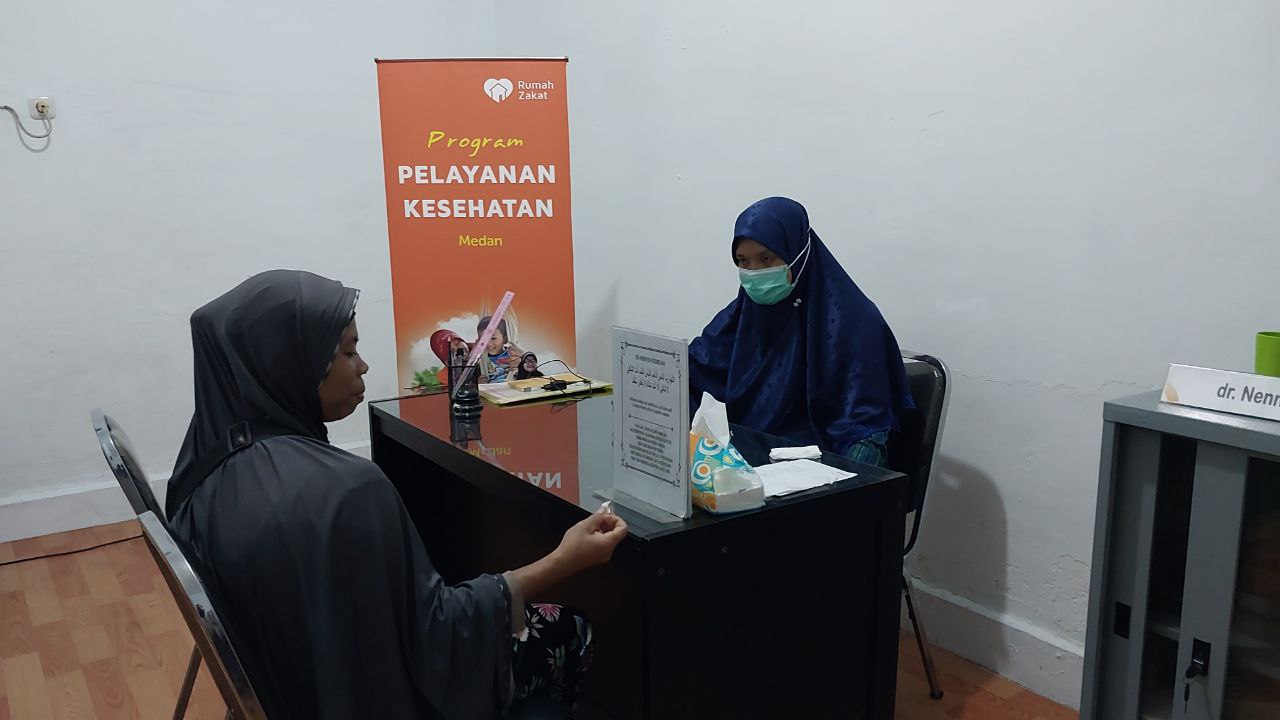 Alami Kebas di Tangan,  Bety Lega Bisa Periksa Gratis di Layanan Kesehatan Rumah Zakat