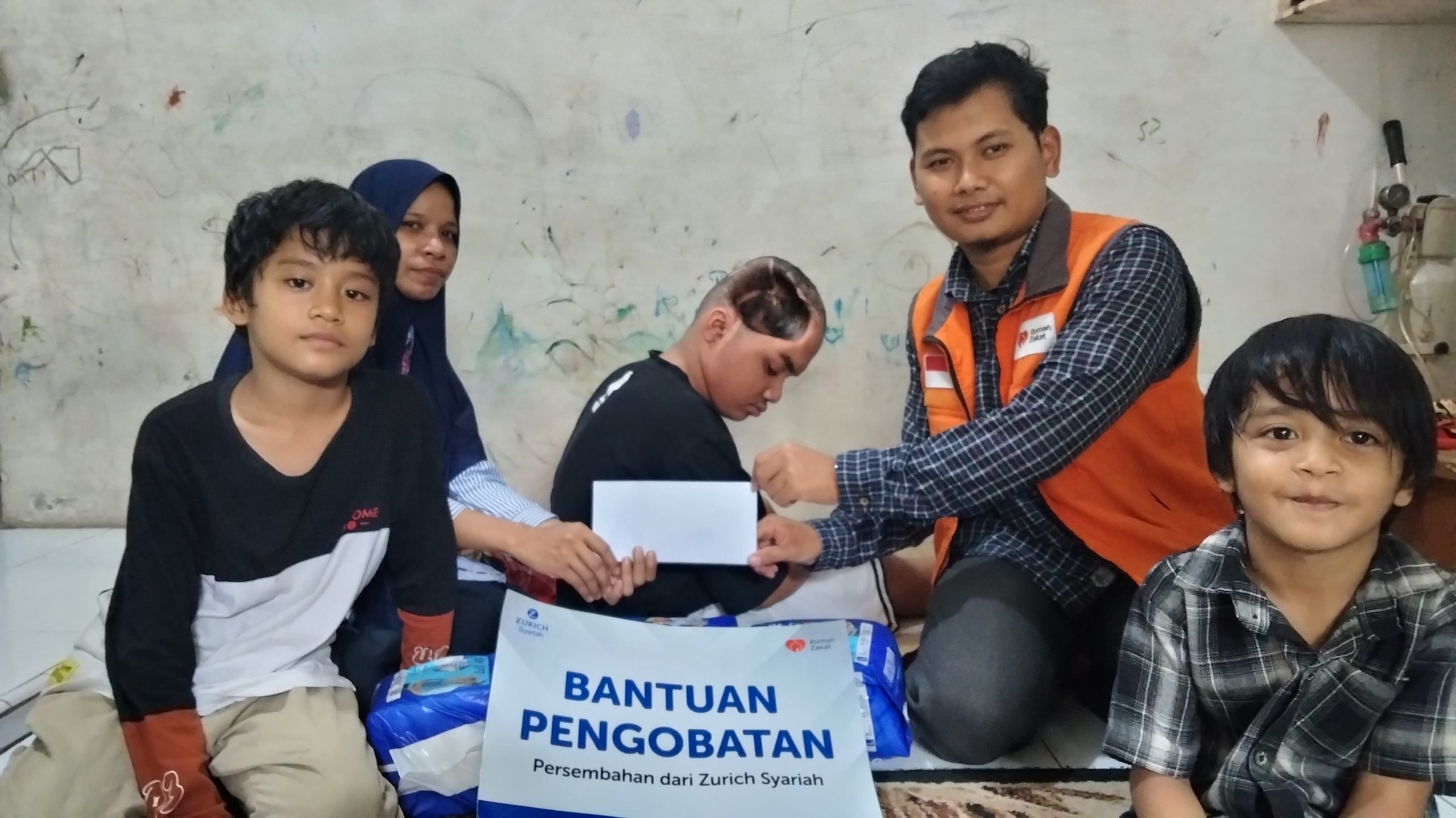 Rumah Zakat Medan Bersama PT. Zurich General Takaful Indonesia Salurkan Bantuan Kesehatan dan Ekonomi untuk Faza