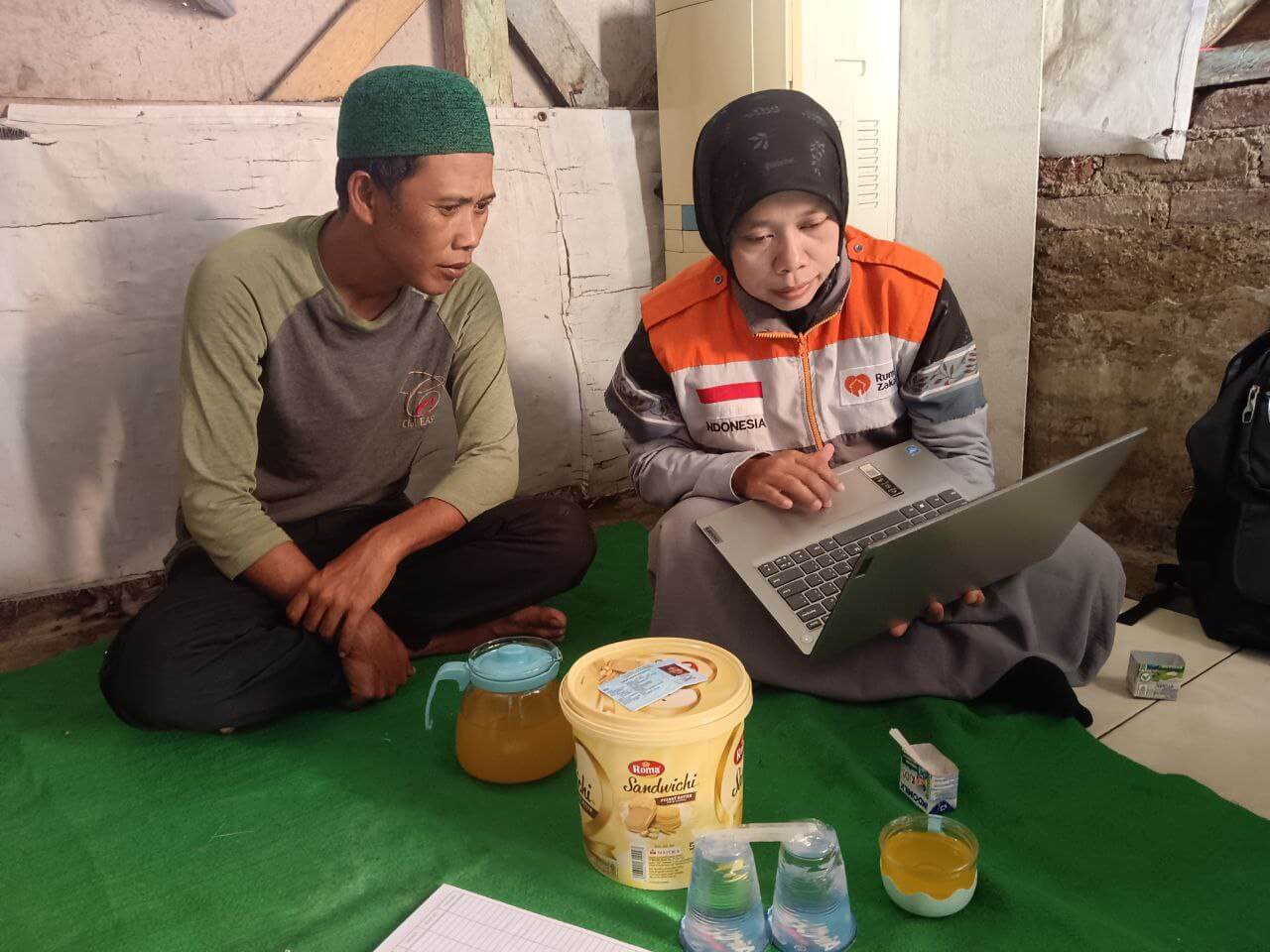 Jualan Sepi Efek Libur Sekolah, Rumah Zakat Bantu Zaenal Mengembangkan Usaha Melalui Pembuatan NIB