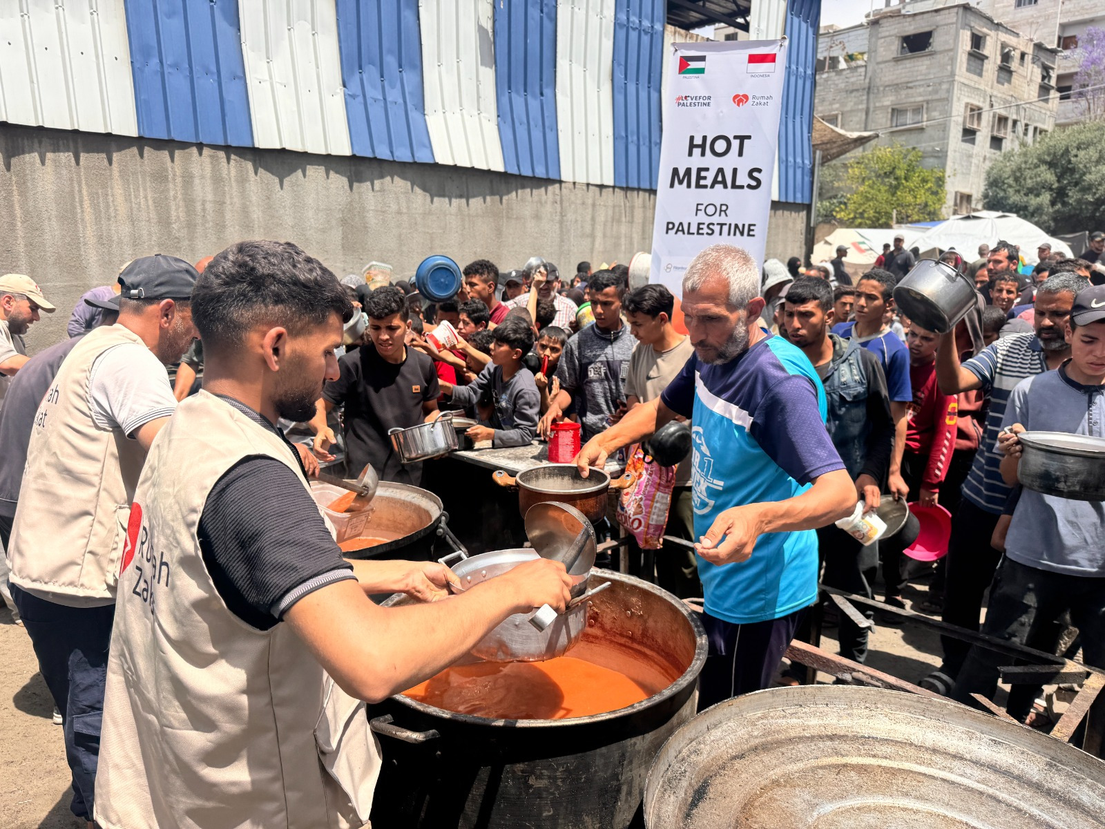 1000 hot meals for Gaza