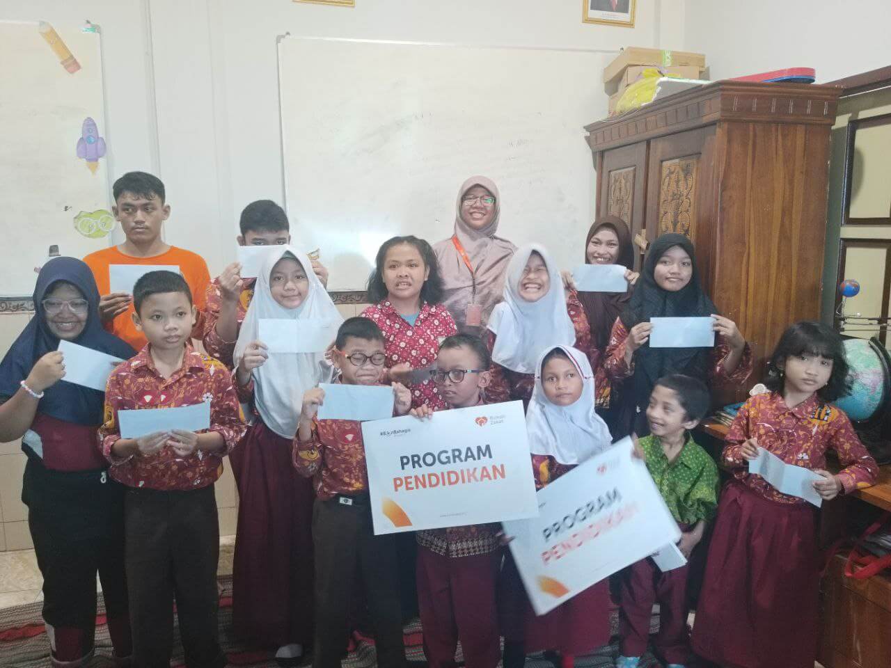Bahagianya Siswa Difabel Terima Bantuan Pendidikan Rumah Zakat