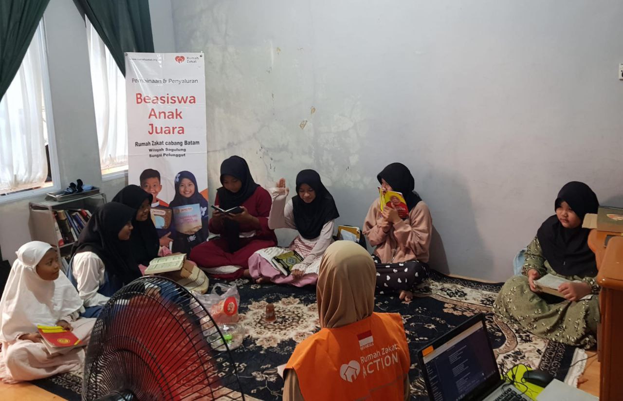Bahagianya Siswa Kota Batam, Terima Beasiswa Anak Juara Rumah Zakat