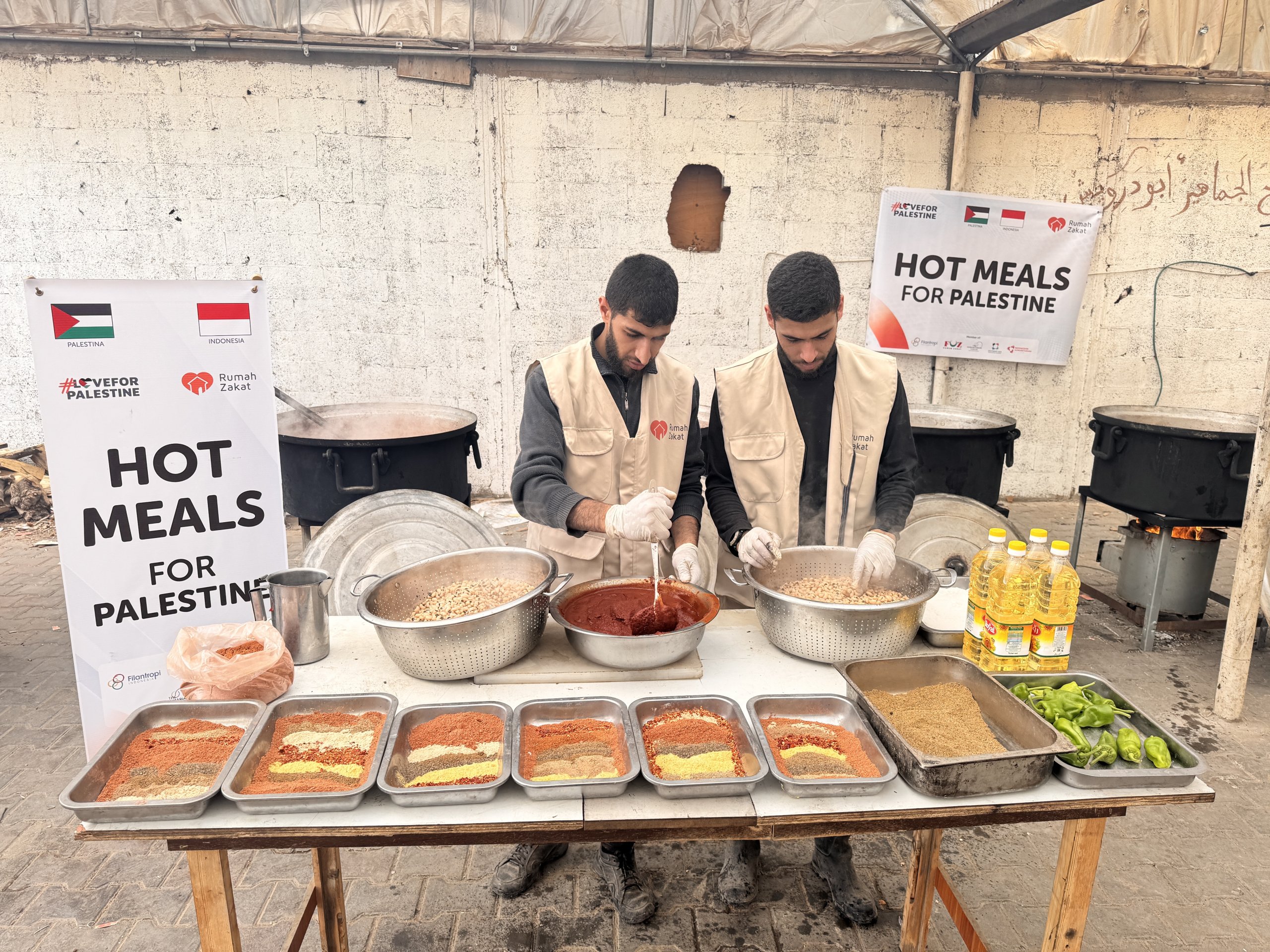 Aksi Nyata Peduli Palestina, Rumah Zakat dan Tekeyye Berbagi 1.000 Hot Meals di Al Nusairat Camp Gaza