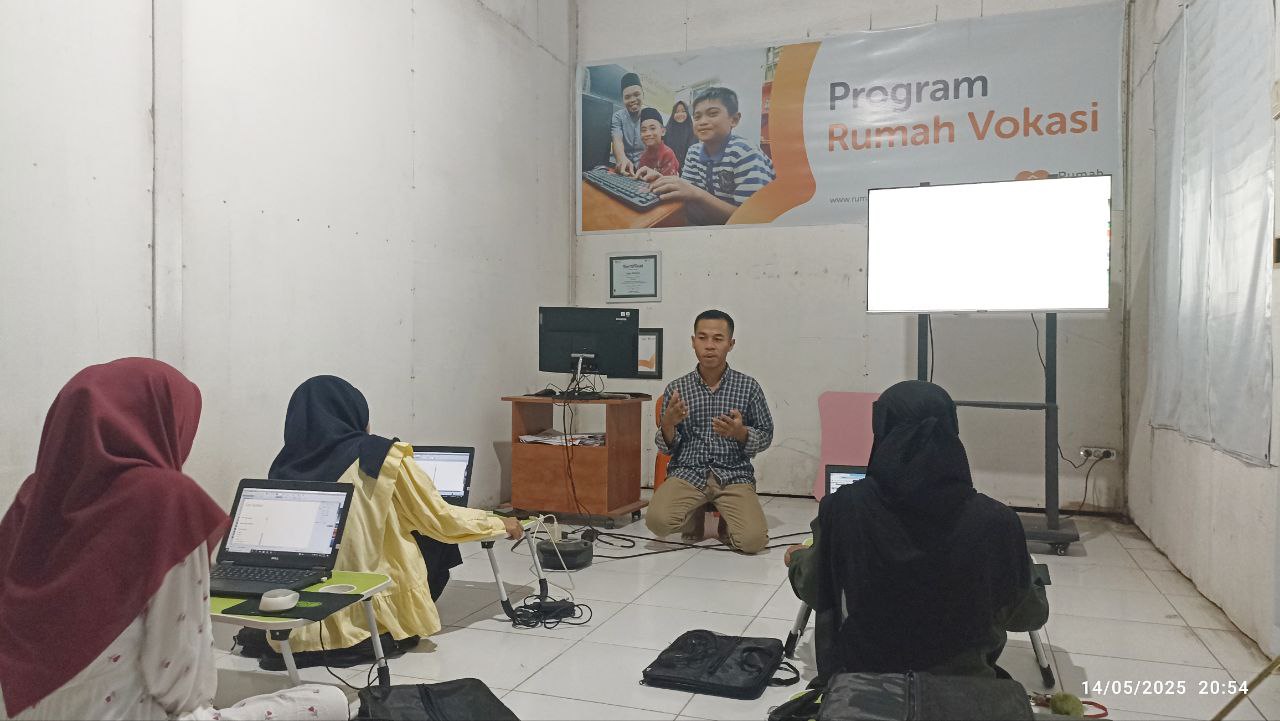 Program Pelatihan Komputer Rumah Zakat, Bantu Remaja Masjid Nurul Huda Jago Desain Grafis