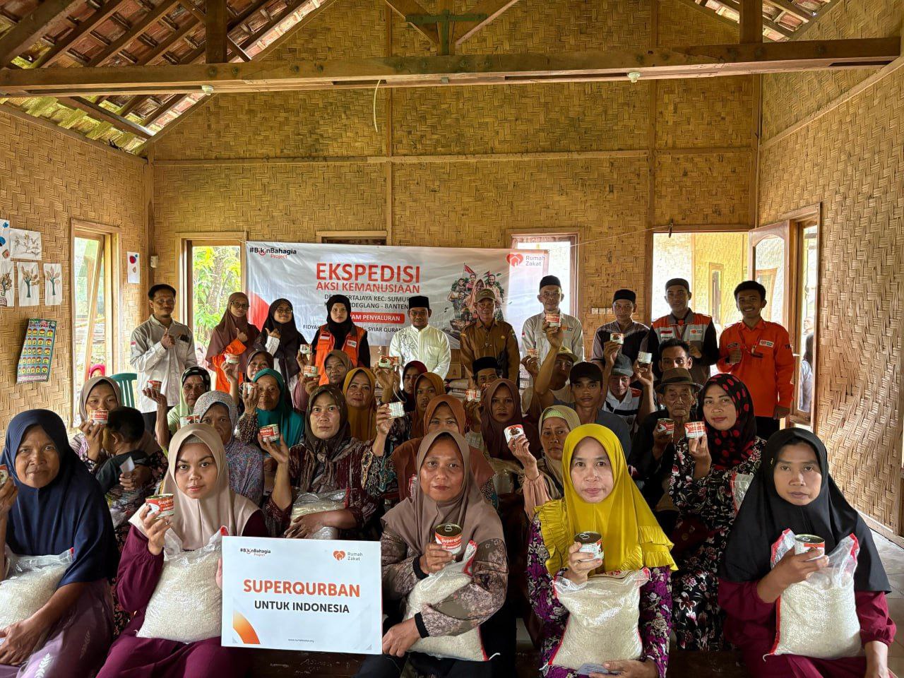 Rumah Zakat #BikinBahagia Warga Pandeglang dengan Berbagi Daging Superqurban