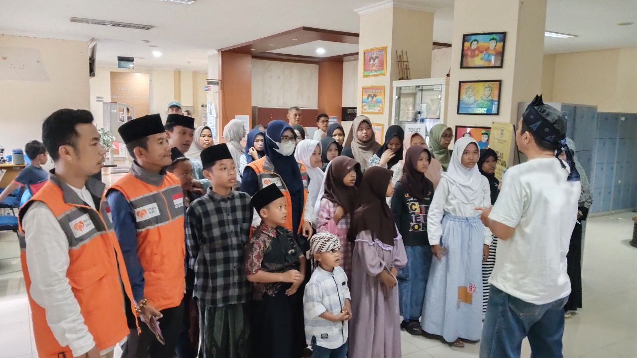 Peringati Hari Buku Nasional, Rumah Zakat dan Anak-Anak Binaan Berkunjung ke Perpusda Banten