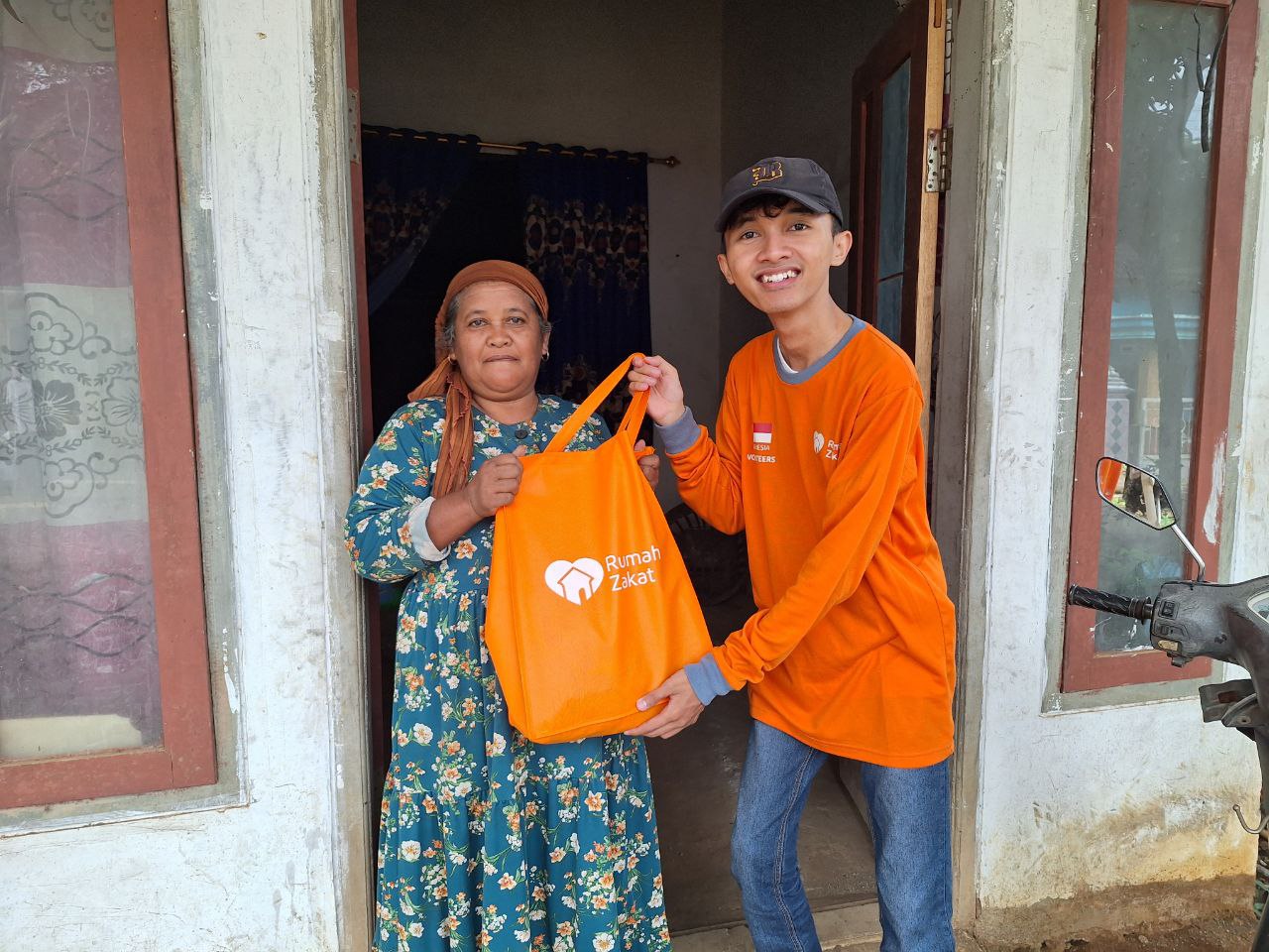 Jangkau Dusun Terpencil, Rumah Zakat Berbagi Superqurban untuk Warga Putukrejo