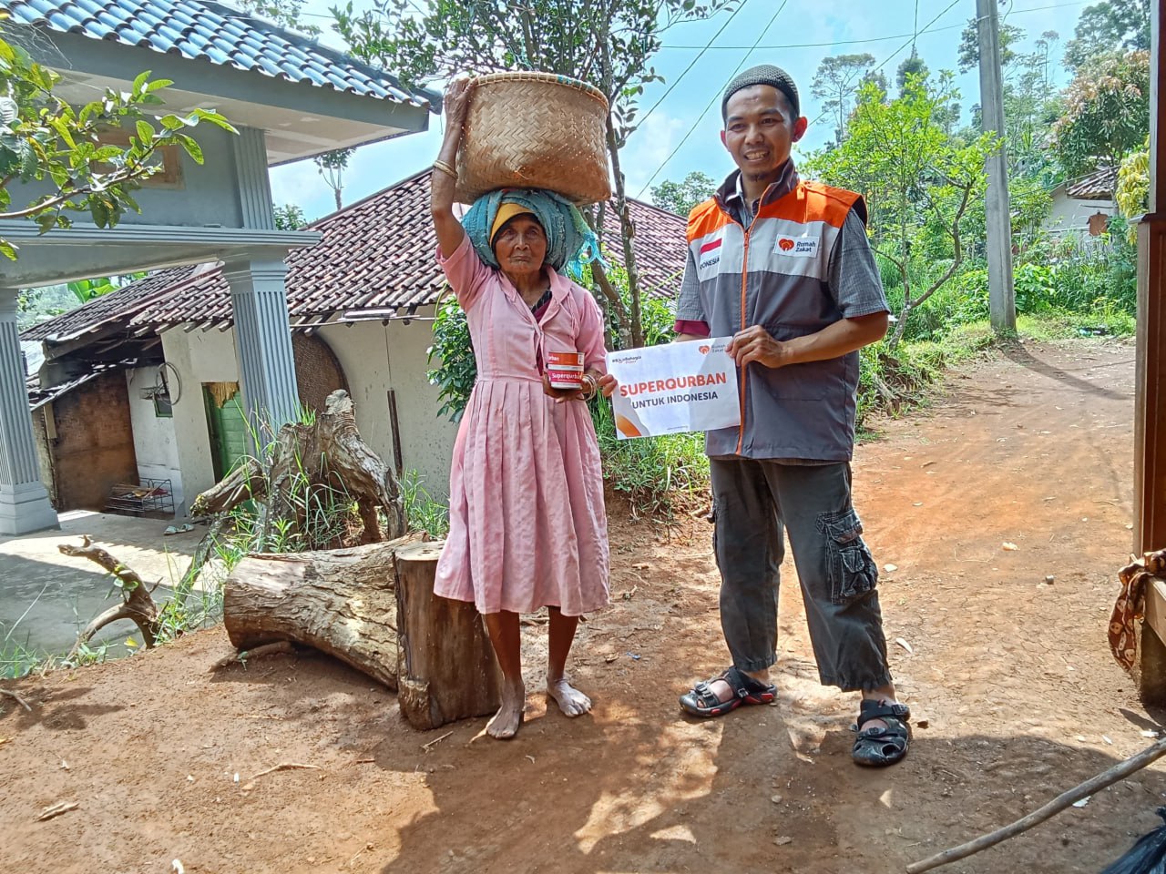 Hidup Tanpa Keluarga, Superqurban Rumah Zakat Bantu Cukupi Kebutuhan Pangan Isop