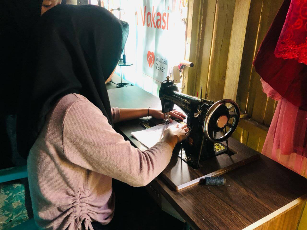 Melalui Pelatihan Menjahit, Rumah Zakat Berhasil Bantu Masyarakat Keluar dari Garis Kemiskinan