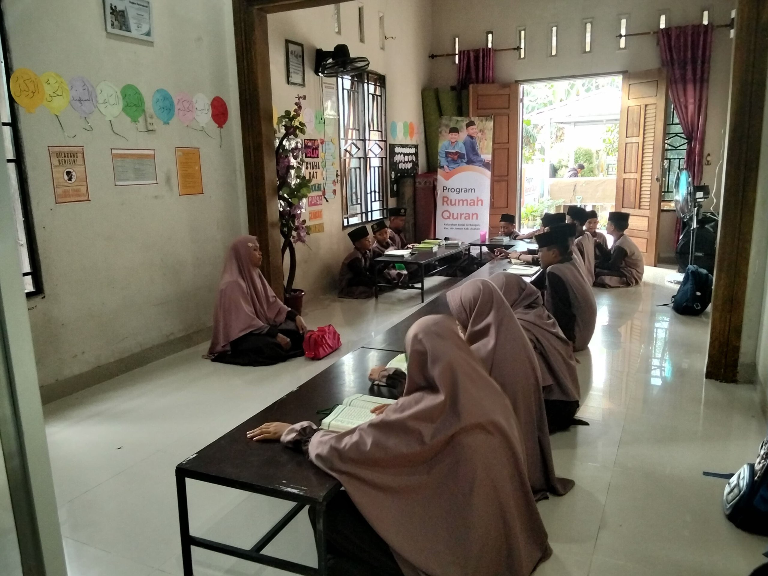 Belajar Tilawah Bersama Ummik Zuraidah, Santri Binaan Rumah Zakat Perbaiki Bacaan Al-Qur’an