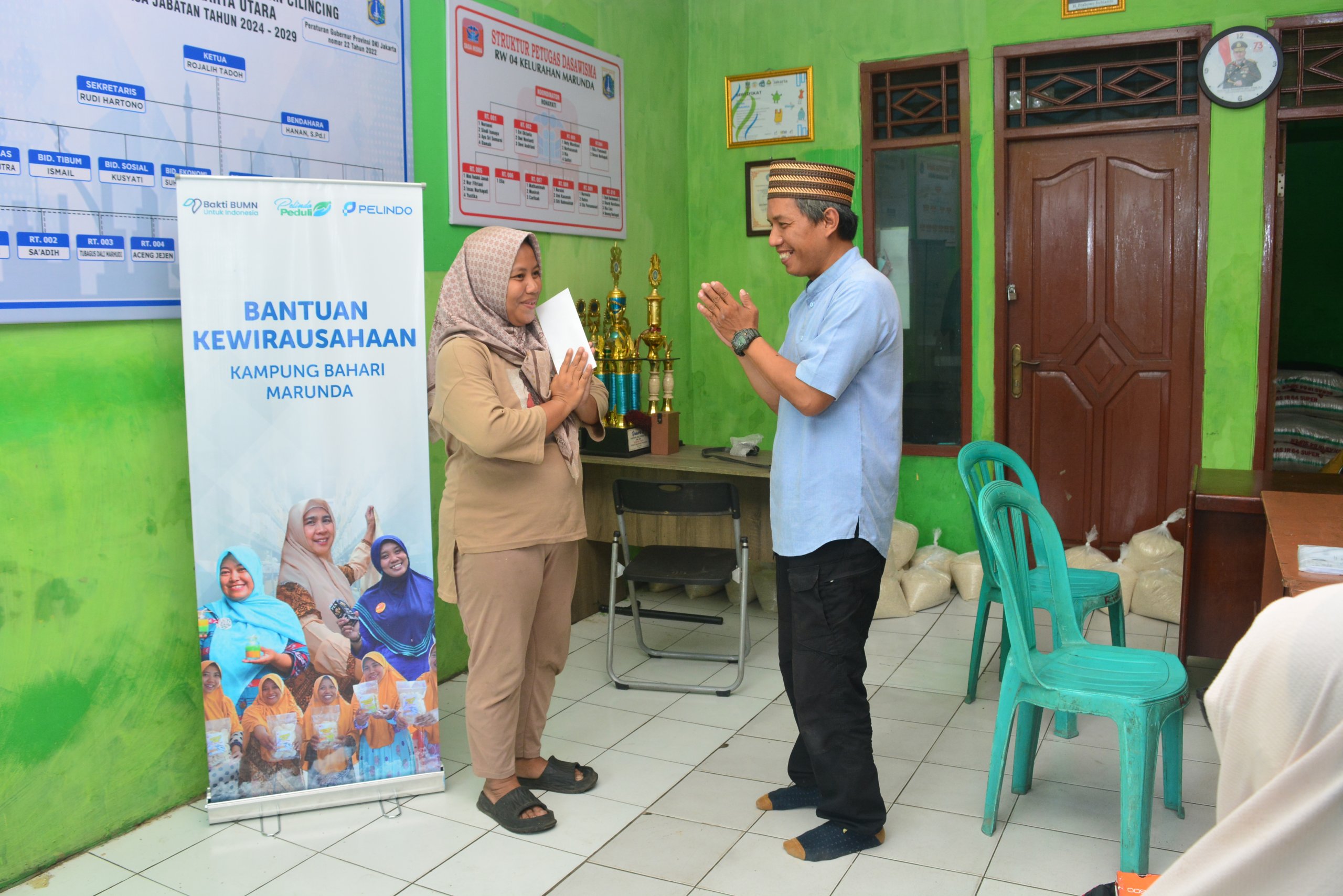 PT Pelindo Memberikan Bantuan Wirausaha kepada 15 UMKM di Marunda