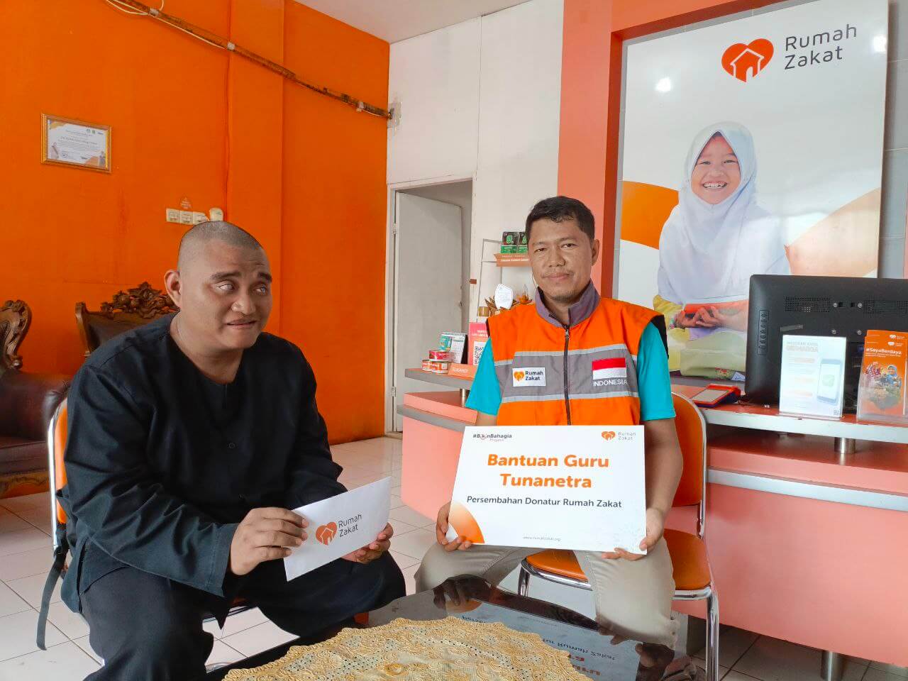 Bantuan uang tunai untuk guru tunanetra Bantuan uang tunai untuk guru tunanetra