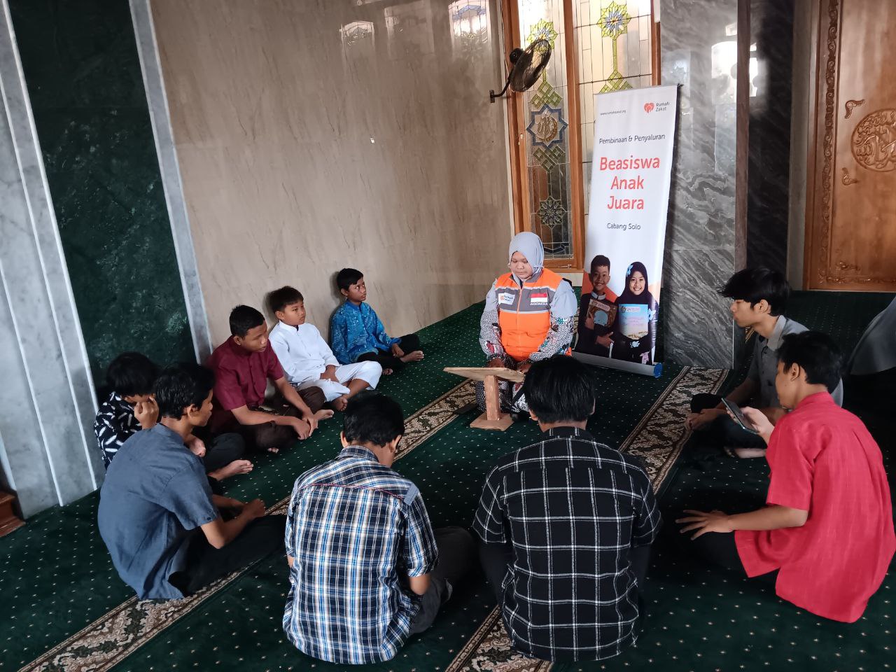 Bersama Anak dan Orang Tua, Rumah Zakat Hadirkan Pembinaan untuk Penerima Beasiswa