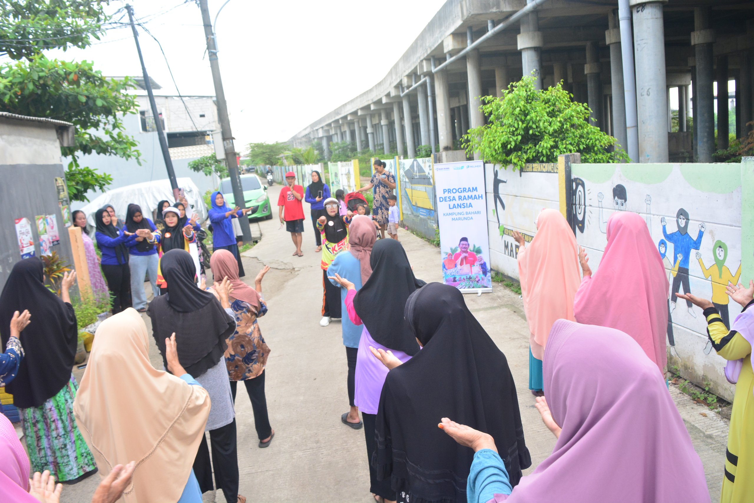 PT Pelindo Gelar Senam Lansia Rutin di Marunda, Jakarta Utara
