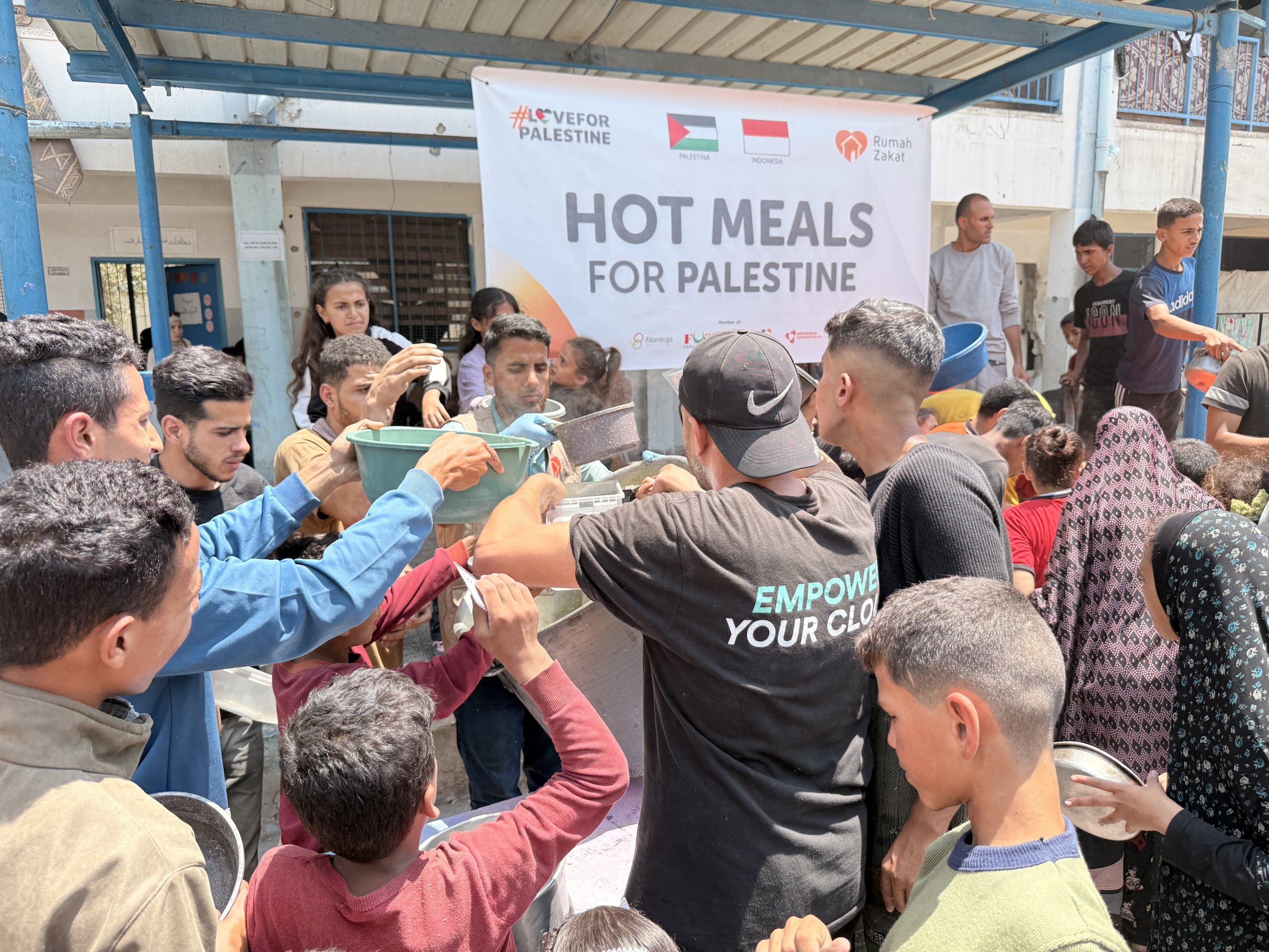 Rayakan Idul Adha 1446 H, Rumah Zakat Salurkan 2.200 Makanan Siap Saji untuk Pengungsi di Gaza