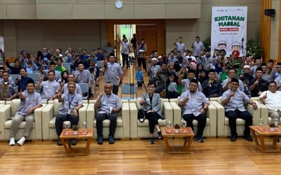 Dewan Masjid Al Haqqul Mubiin Bersama Rumah Zakat Kembali Gelar Khitanan Massal 2025 untuk Yatim dan Dhuafa