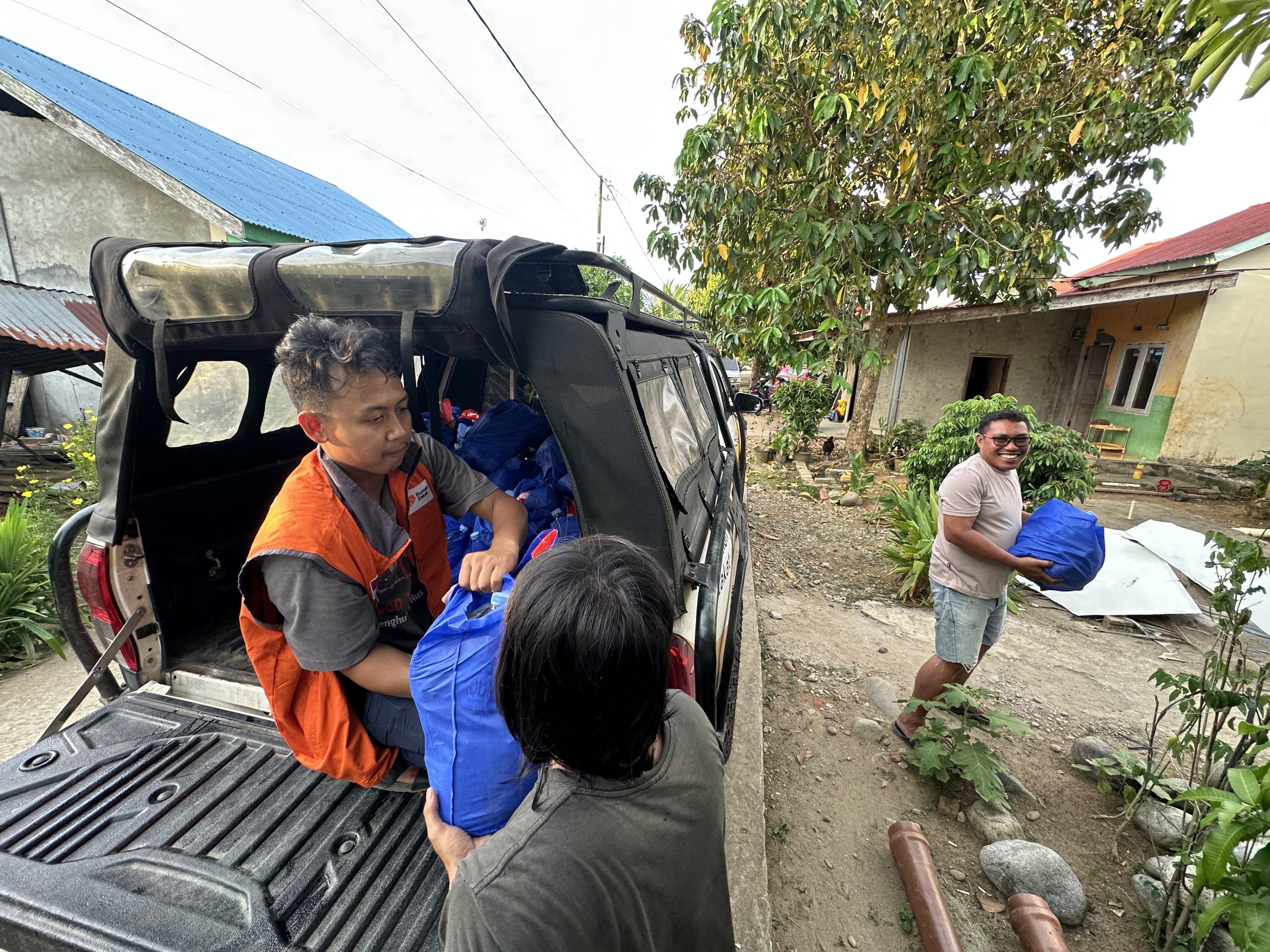 PLN IP UBP Kamojanag  Salurkan Bantuan Sembako untuk Korban Gempa Bengkulu melalui Rumah Zakat