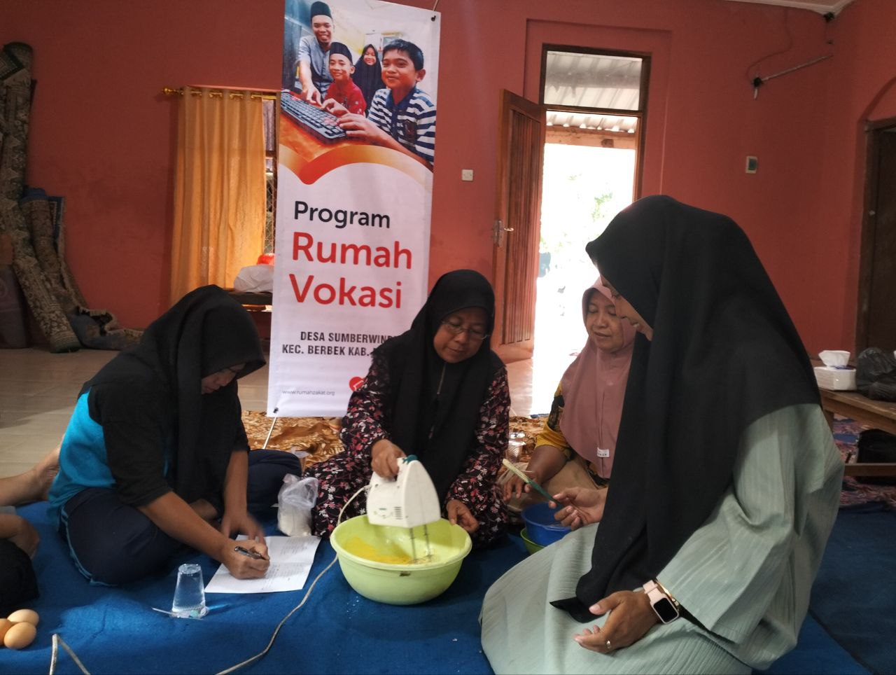 Desa Berdaya Sumberwindu Binaan Rumah Zakat Produksi Kue Lidah Kucing Premium