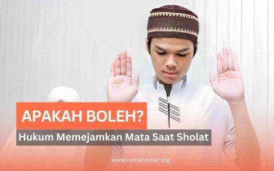 Boleh atau Tidak? Ini Hukum Memejamkan Mata Saat Shalat