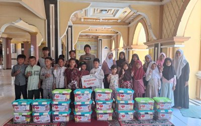 Berbagi Bersama Yatim di Kampung Zakat Guwa Lor, Rumah Zakat Salurkan 25 Paket Sembako