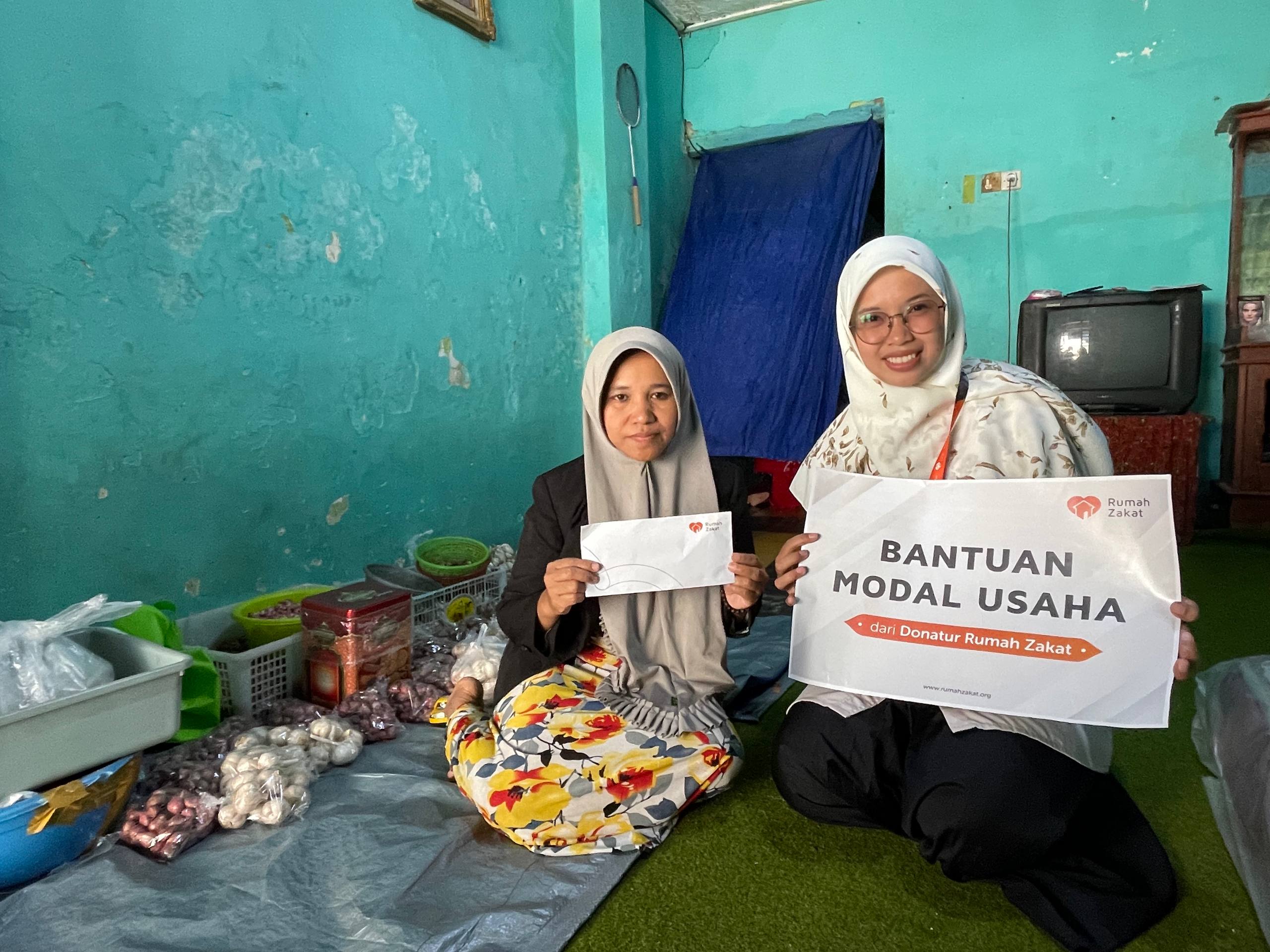 Bantuan Modal Usaha 2 ibu tangguh penerima bantuan modal usaha dari Rumah Zakat di Kediri