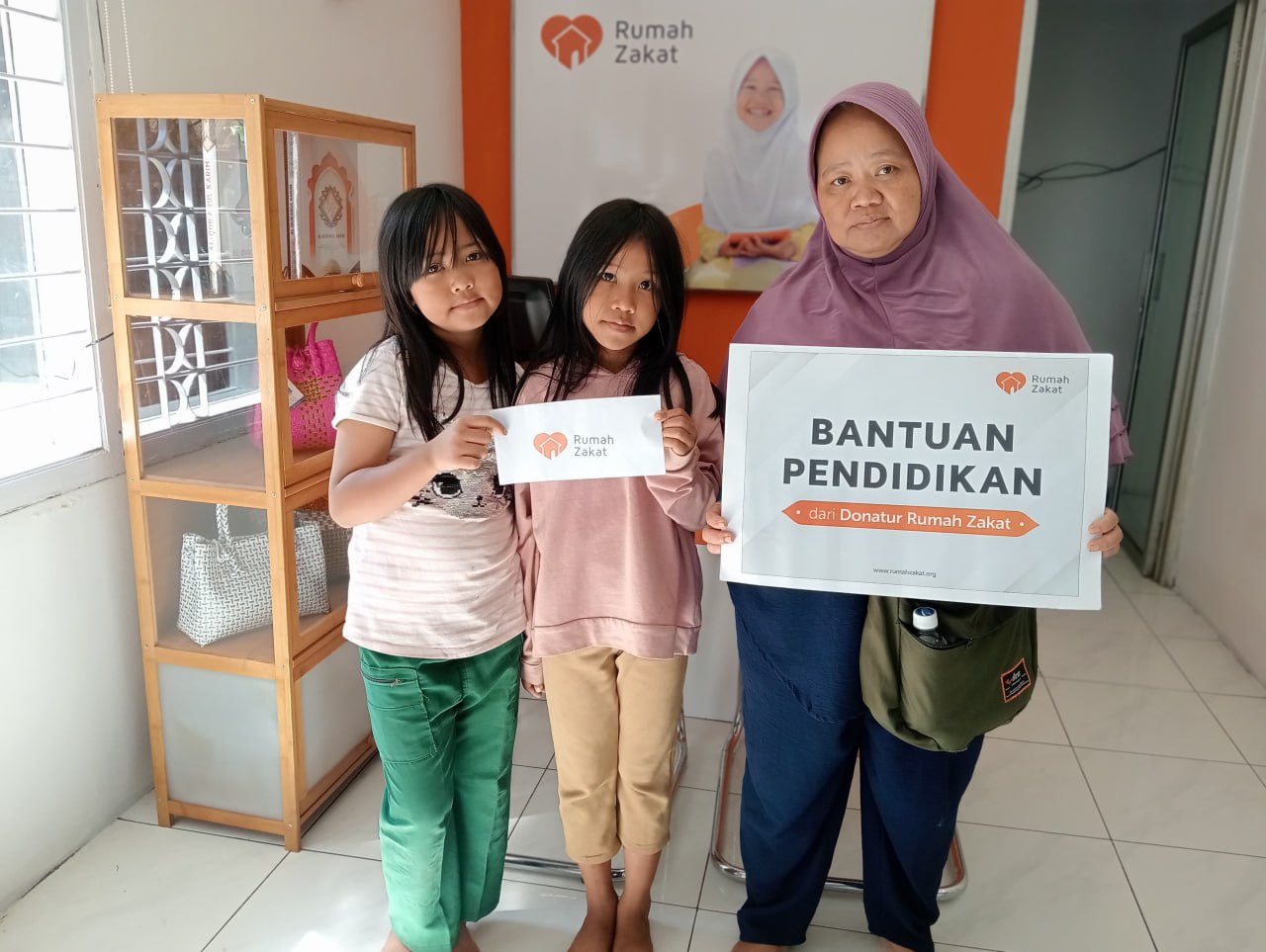 bantuan pendidikan untuk anak yatim dari Rumah Zakat
