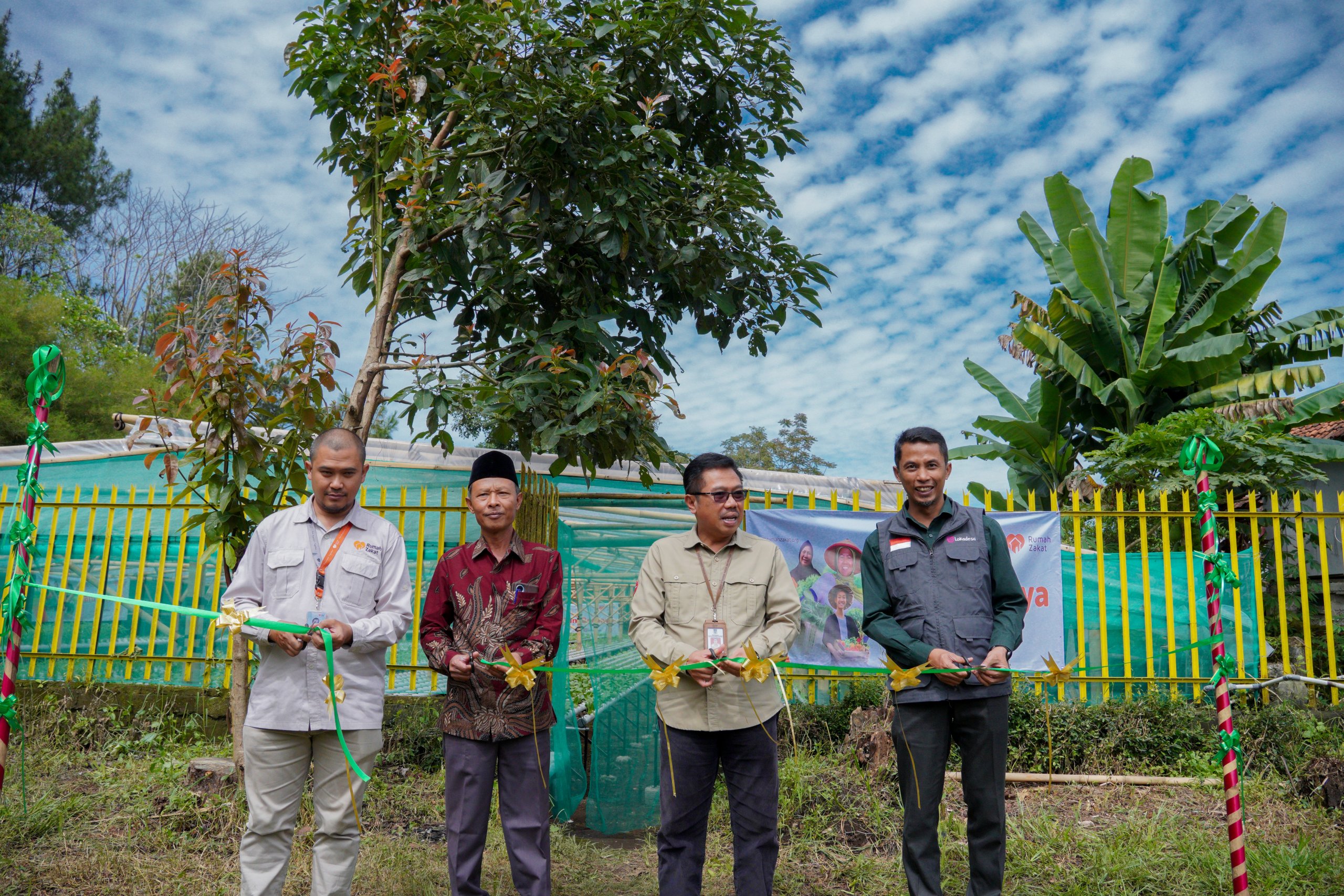 DSC02090 Peresmian Program Tani Berdaya Rumah Zakat di Lembang dengan greenhouse hidroponik bersama petani