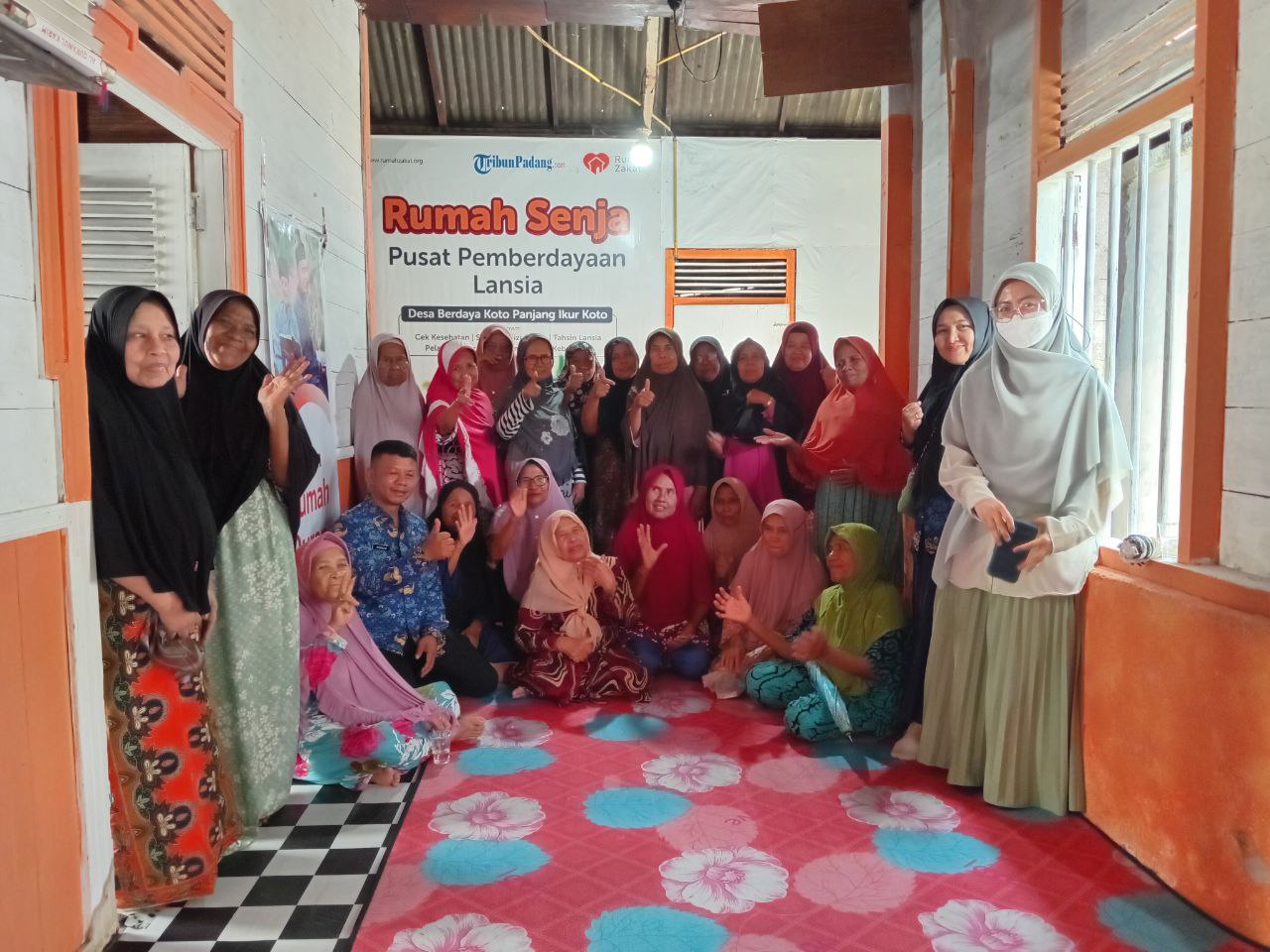 Desa Ramah Lansia Sosialisasi kesehatan lansia bersama Rumah Zakat di Ikur Koto, Padang