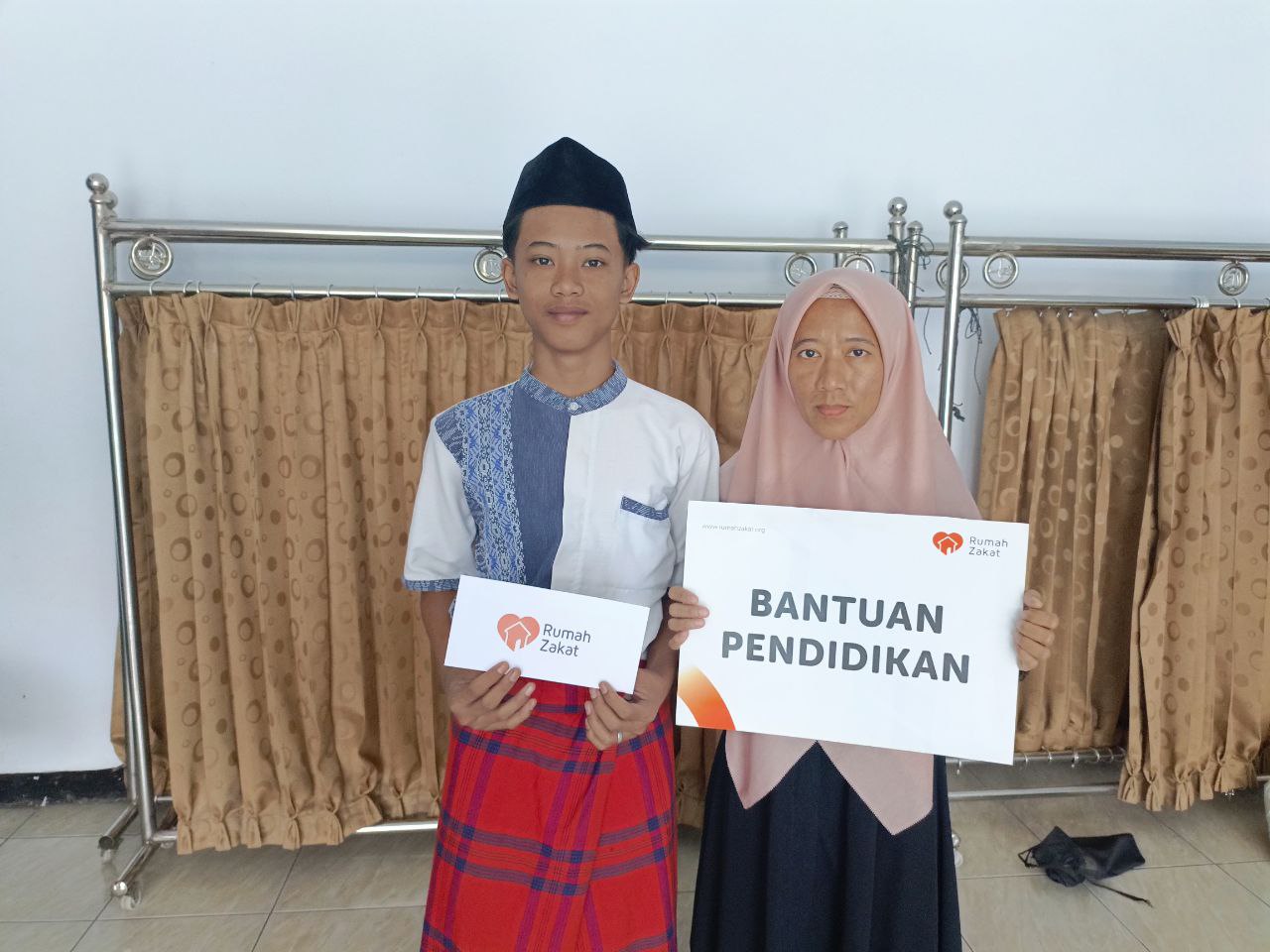 Erlangga Erlangga penerima bantuan pendidikan Rumah Zakat untuk anak yatim di Cirebon