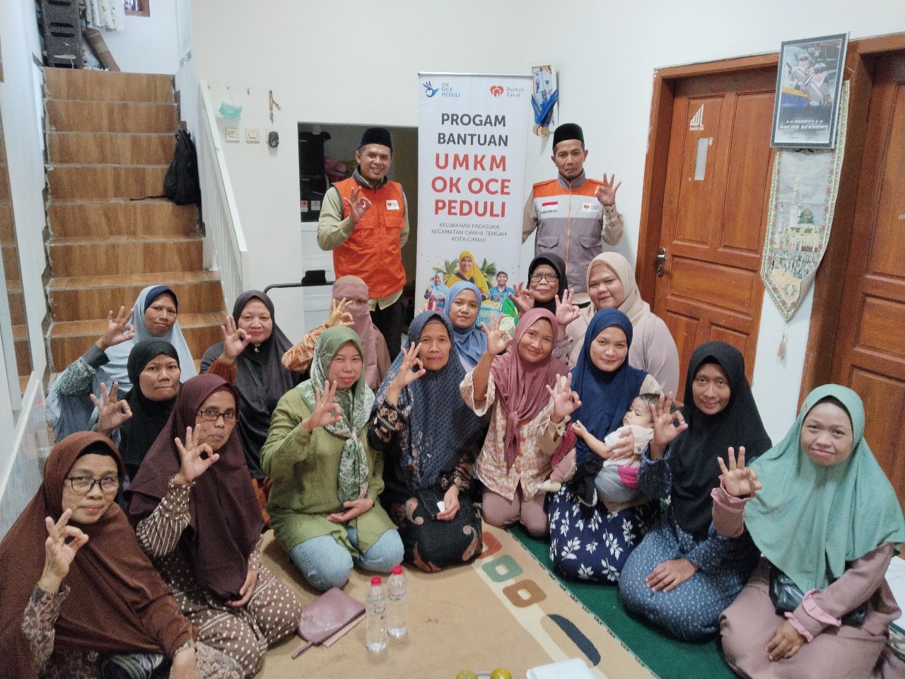 Penyaluran bantuan modal usaha Rumah Zakat dan OK OCE untuk UMKM Padasuka