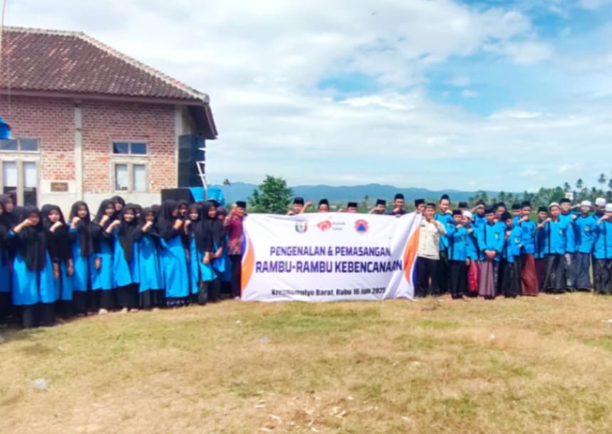WhatsApp Image 2025-07-18 at 08.03.52 Sosialisasi rambu kebencanaan oleh Rumah Zakat di Kresnomulyo Barat