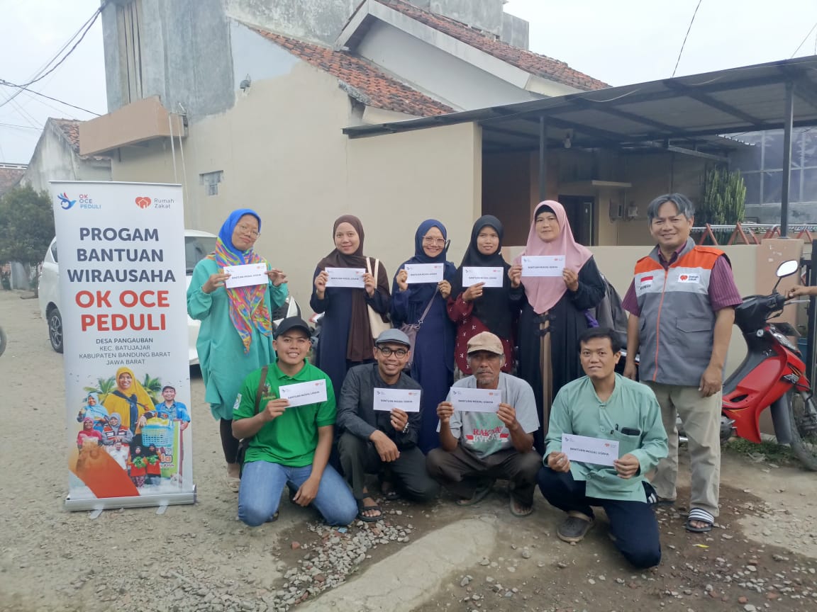 WhatsApp Image 2025-07-22 at 08.18.19 Peserta pelatihan wirausaha Kampung Cibodas bersama pemateri dari OK OCE dan Rumah Zakat.