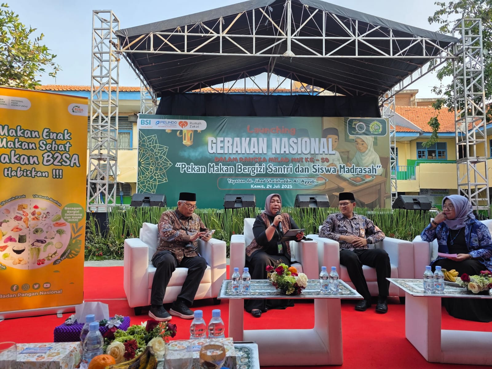 ekan Makan Bergizi Santri dan Siswa Madrasah dari Rumah Zakat dan MUI