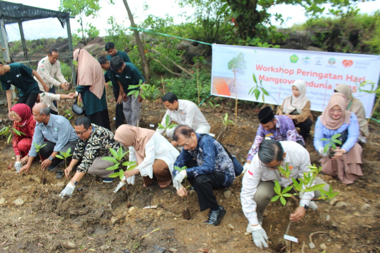 Workshop konservasi mangrove Sumatera Barat Rumah Zakat dan Universitas Bung Hatta