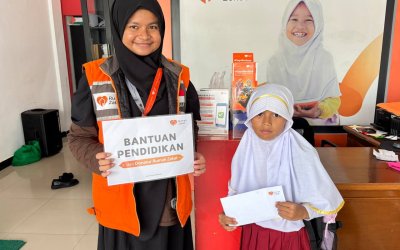 Bantuan Pendidikan untuk Nia Pertama Dewi dari Rumah Zakat Samarinda