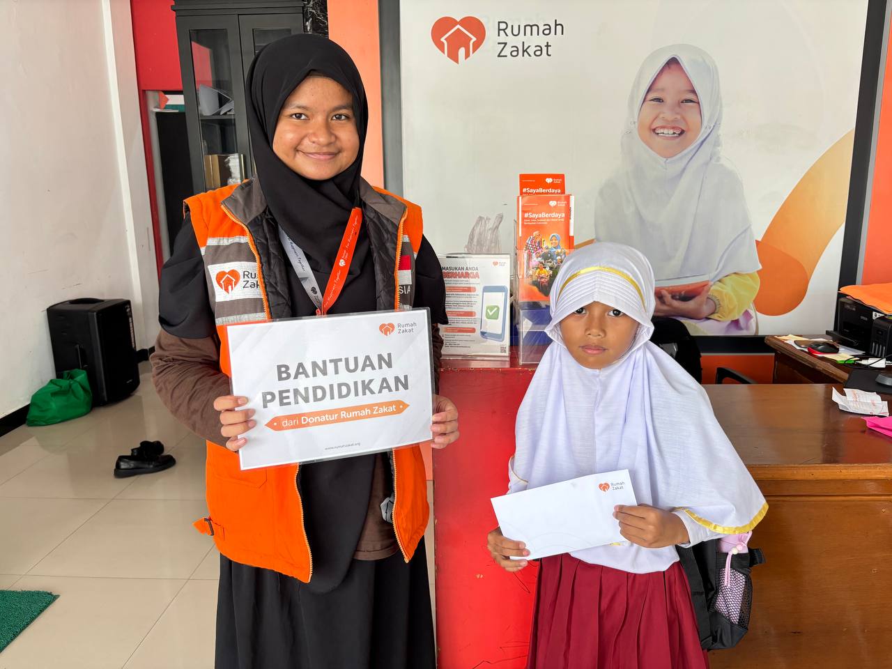 photo_2025-07-30_11-22-44 Penyaluran bantuan pendidikan Rumah Zakat kepada Nia di Samarinda