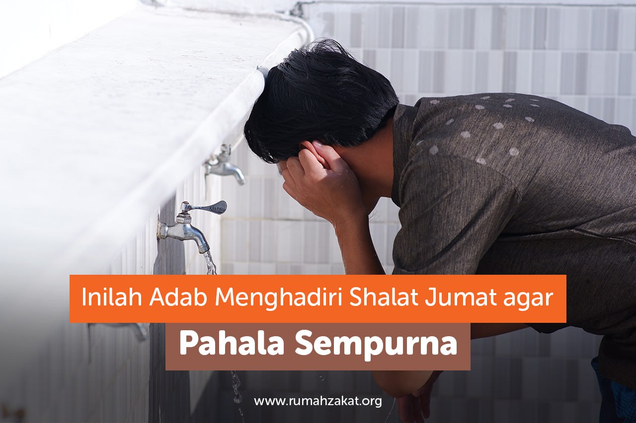 ilustrasi orang berwudhu sebelum shalat Jumat sebagai bentuk adab shalat Jumat