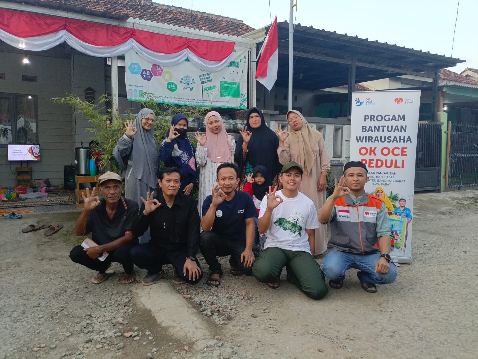 Peserta Pelatihan Pelayanan Prima di Desa Pangauban belajar strategi melayani pelanggan